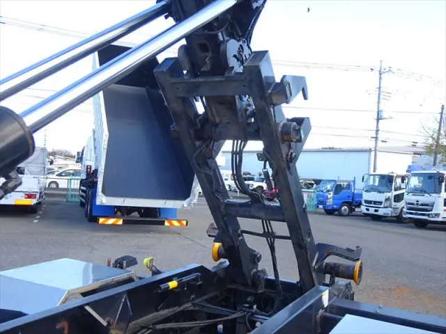 三菱 ファイター QKG-FK62FZ(2WD)の写真8