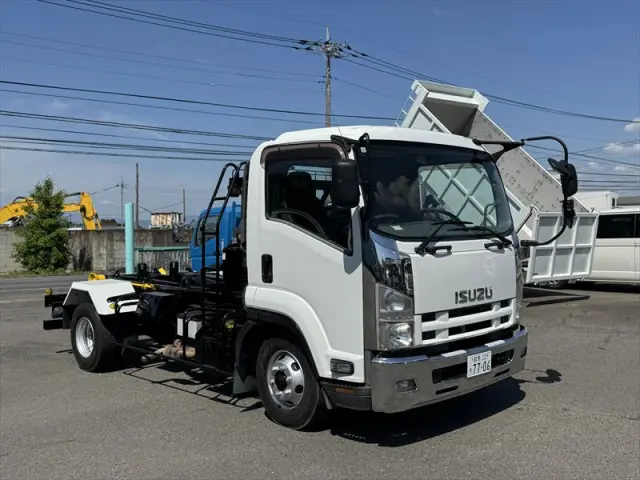 いすゞ フォワード SKG-FRR90S2(2WD)の写真2