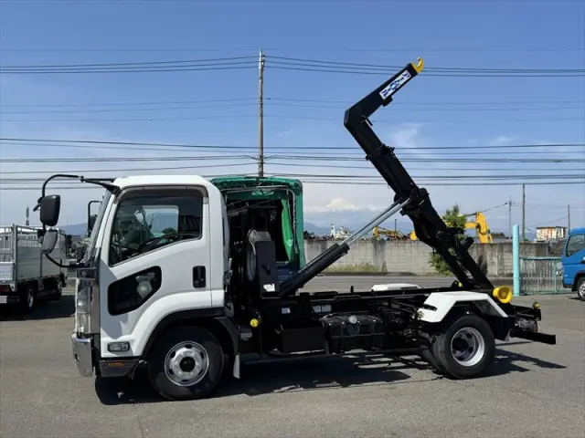 いすゞ フォワード SKG-FRR90S2(2WD)の写真6