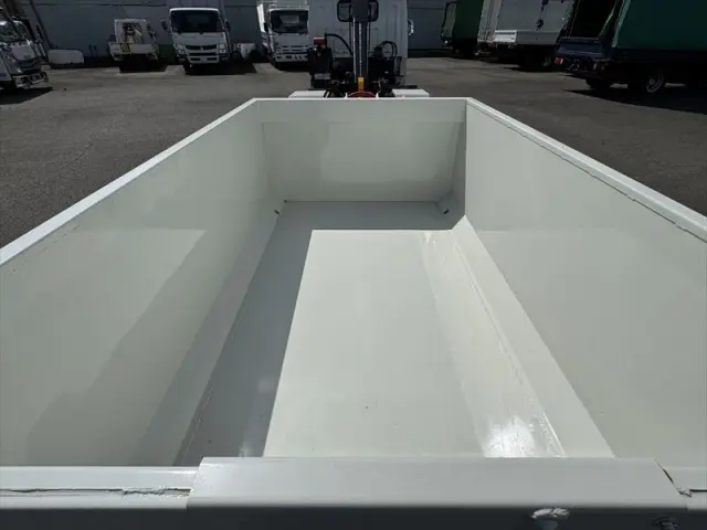 三菱 キャンター 2RG-FBAV0(2WD)の写真11