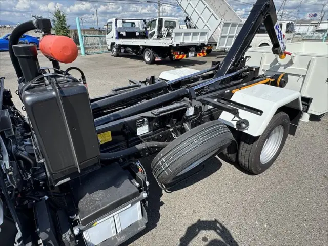 三菱 キャンター 2RG-FBAV0(2WD)の写真16