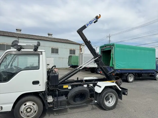 いすゞ エルフ TPG-NKR85AN(2WD)の写真9