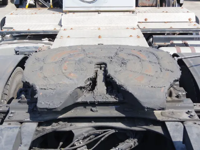 日野 プロフィア QKG-SS1EKAG(6x4)の写真5