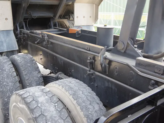 UD クオン QKG-CD5YL(6x2)の写真6