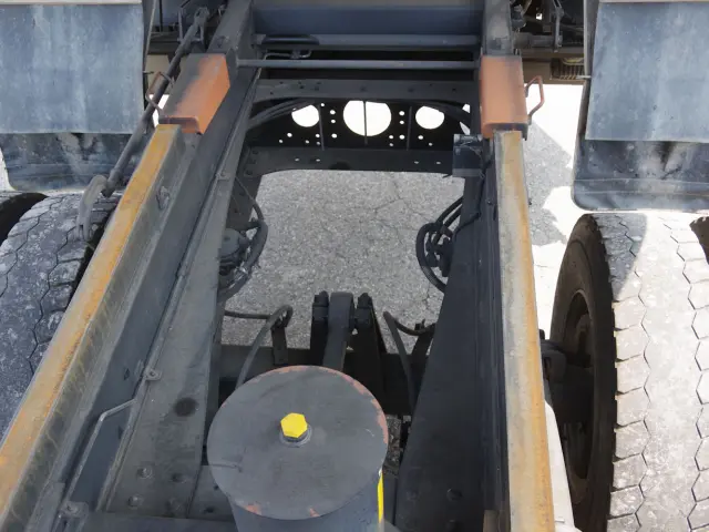 UD クオン QKG-CD5YL(6x2)の写真9