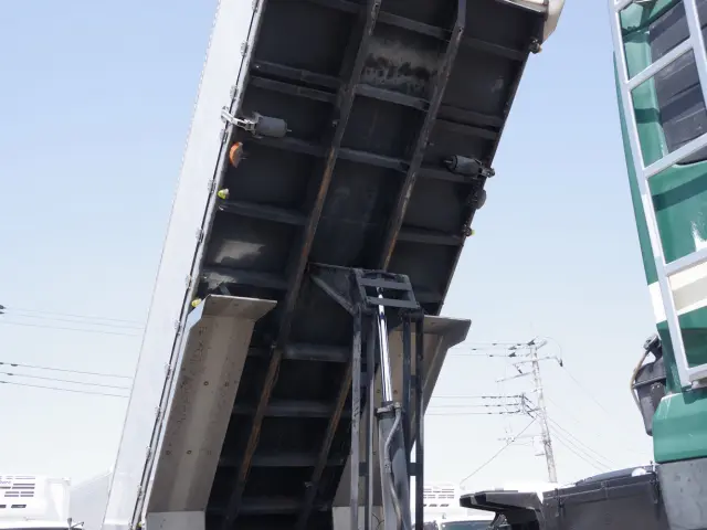 UD クオン QKG-CD5YL(6x2)の写真12