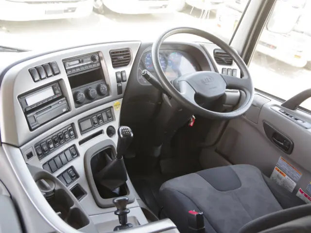 UD クオン QKG-CD5YL(6x2)の写真29