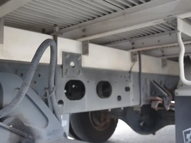 いすゞ フォワード TKG-FRR90S2(2WD)の写真8