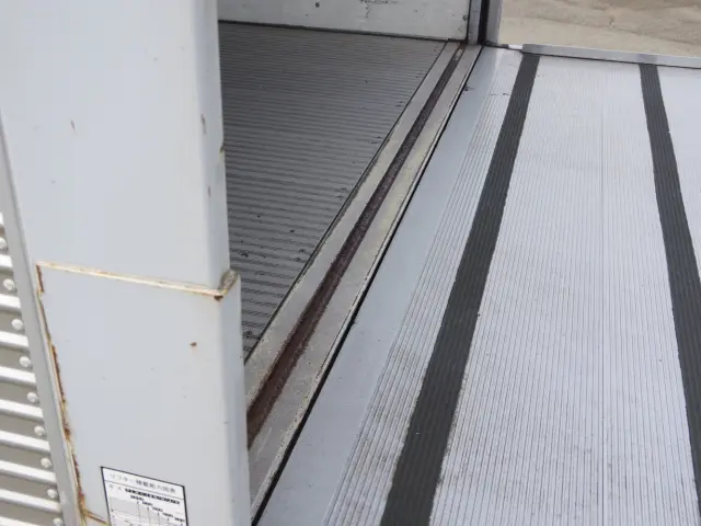 いすゞ フォワード TKG-FRR90S2(2WD)の写真12