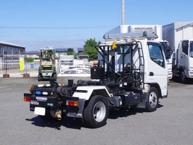 三菱 キャンター 2PG-FBAV0(2WD)の写真4