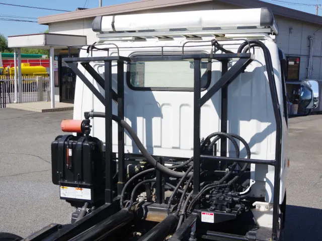 三菱 キャンター 2PG-FBAV0(2WD)の写真12