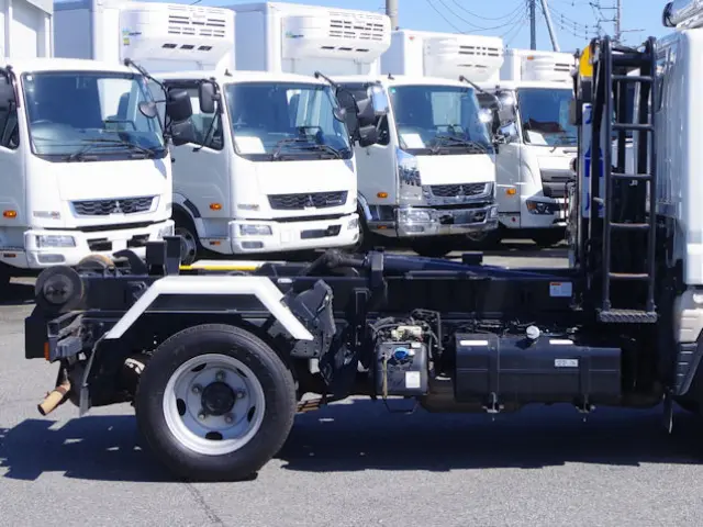 三菱 キャンター 2PG-FBAV0(2WD)の写真16