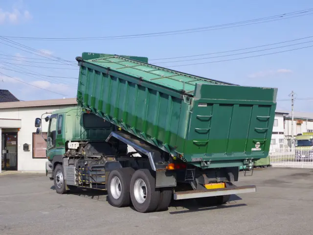 いすゞ ギガ PJ-CYM51P6(6x2)の写真3