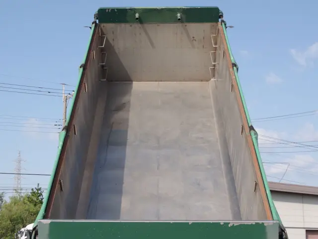 いすゞ ギガ PJ-CYM51P6(6x2)の写真5