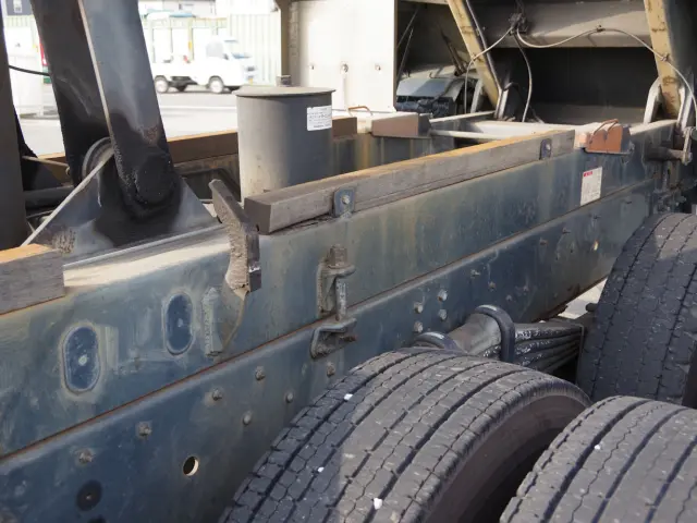 いすゞ ギガ PJ-CYM51P6(6x2)の写真7