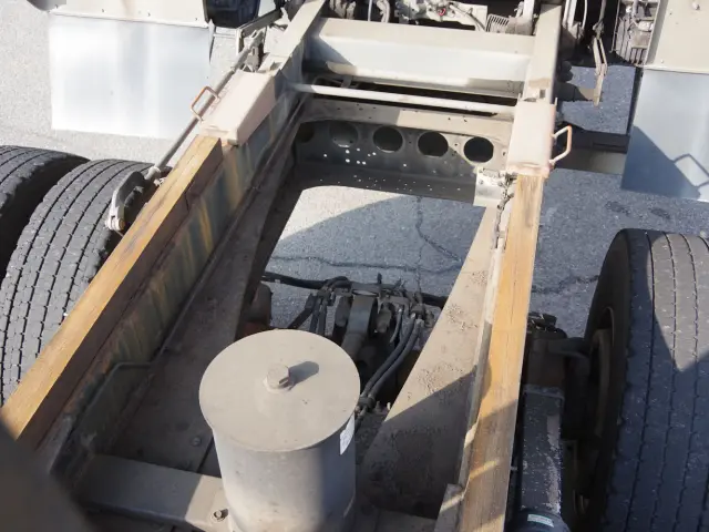 いすゞ ギガ PJ-CYM51P6(6x2)の写真9