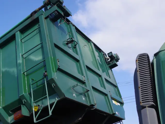 いすゞ ギガ PJ-CYM51P6(6x2)の写真12