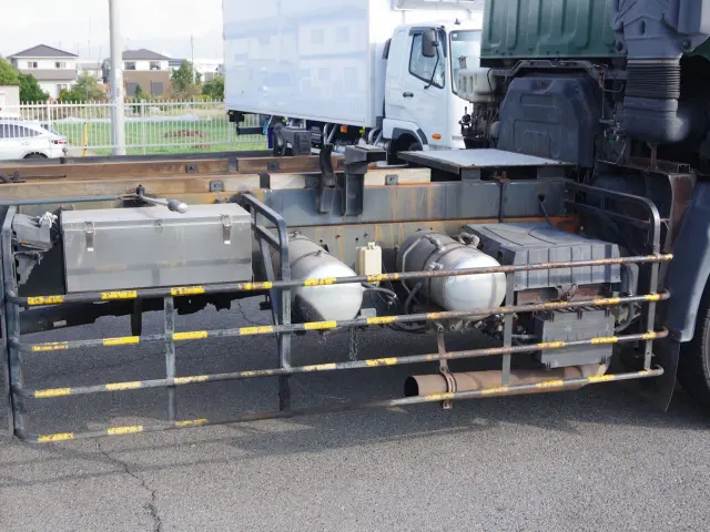 いすゞ ギガ PJ-CYM51P6(6x2)の写真17