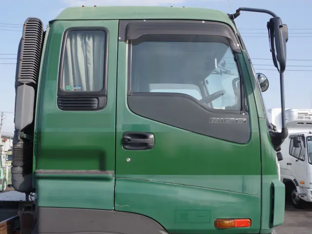 いすゞ ギガ PJ-CYM51P6(6x2)の写真23