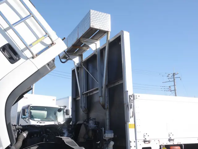 いすゞ フォワード 2RG-FRR90S2(2WD)の写真10