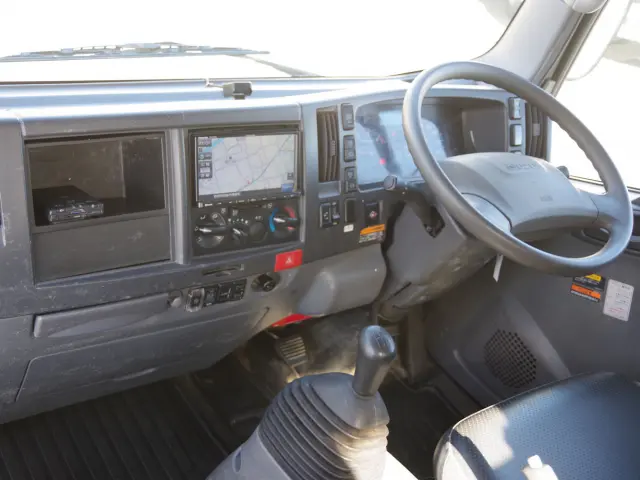 いすゞ エルフ 2RG-NPR88YN(2WD)の写真31