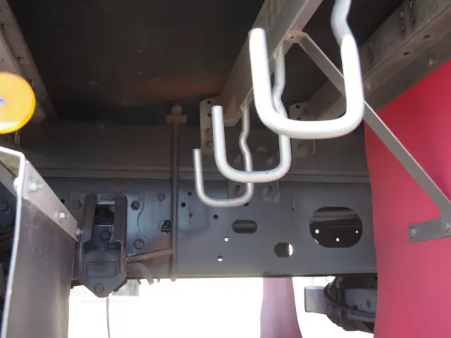 いすゞ フォワード 2RG-FRR90S2(2WD)の写真8