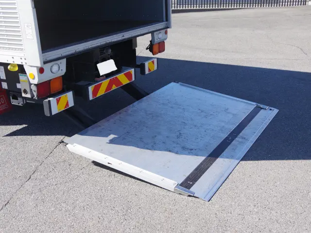 いすゞ フォワード 2RG-FRR90S2(2WD)の写真12