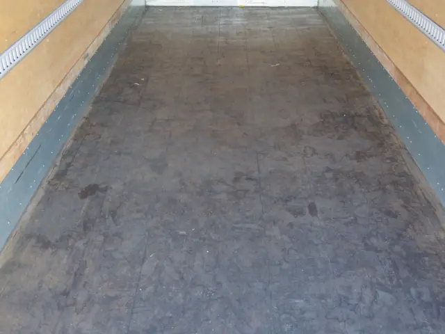 いすゞ フォワード 2RG-FRR90S2(2WD)の写真15