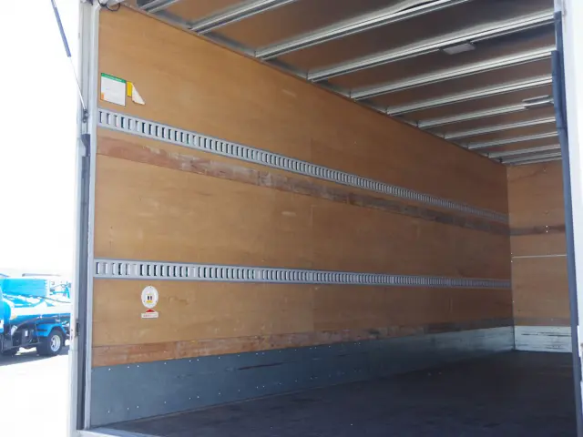 いすゞ フォワード 2RG-FRR90S2(2WD)の写真16