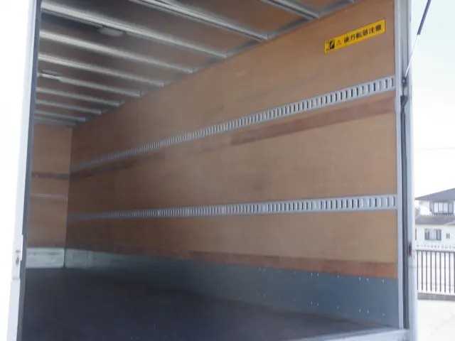 いすゞ フォワード 2RG-FRR90S2(2WD)の写真17