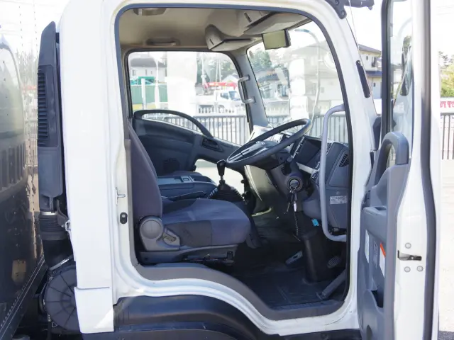 いすゞ フォワード 2RG-FRR90S2(2WD)の写真32