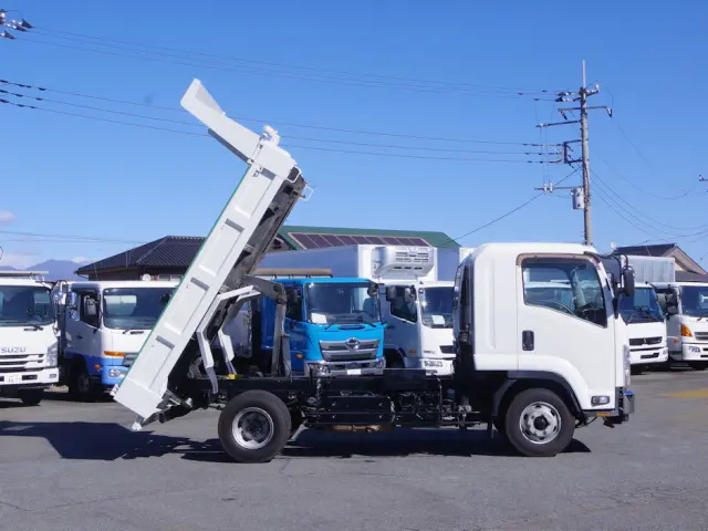 いすゞ フォワード 2RG-FRR90S2(2WD)の写真9