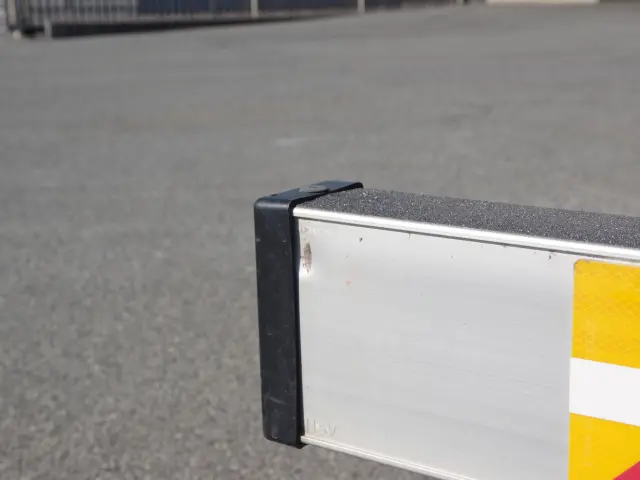 いすゞ フォワード TKG-FRR90S2(2WD)の写真21