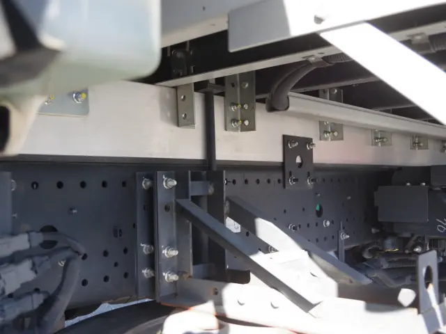 いすゞ フォワード 2RG-FRR90T2(2WD)の写真7