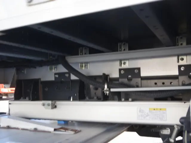 いすゞ フォワード 2RG-FRR90T2(2WD)の写真8