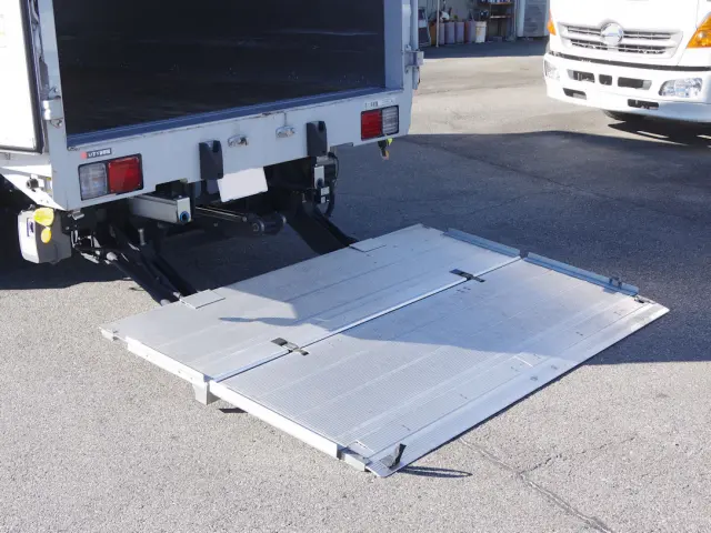 いすゞ フォワード 2RG-FRR90T2(2WD)の写真12