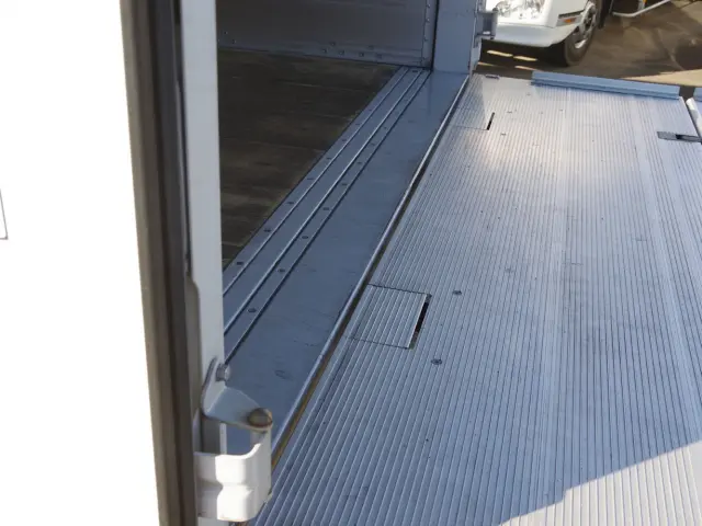 いすゞ フォワード 2RG-FRR90T2(2WD)の写真13