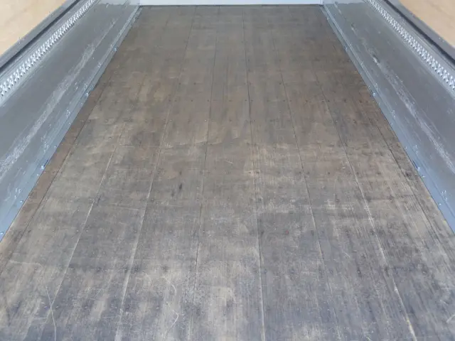 いすゞ フォワード 2RG-FRR90T2(2WD)の写真15