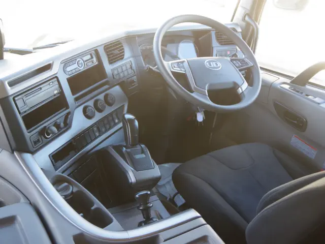 ＵＤ クオン 2PG-CG5CA(8x4)の写真33