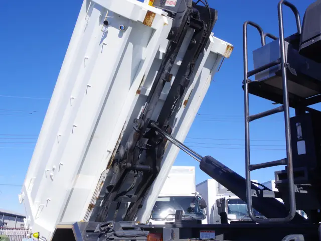 三菱 ファイター 2KG-FK62FY(2WD)の写真13