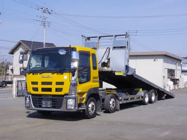 いすゞ ギガ QKG-CYH77A(8x4)の写真1