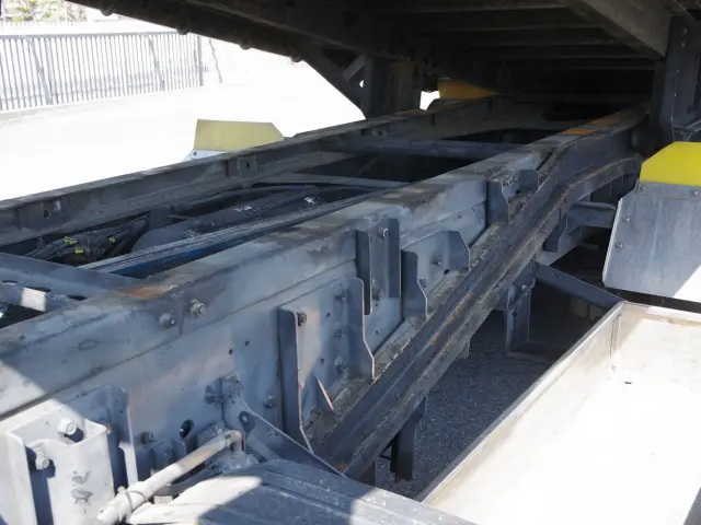 いすゞ ギガ QKG-CYH77A(8x4)の写真6