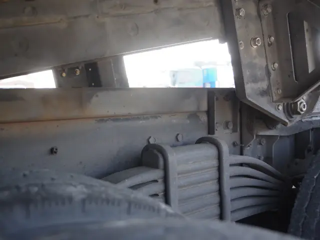 いすゞ ギガ QKG-CYH77A(8x4)の写真7