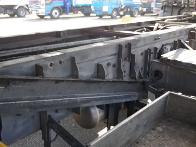 いすゞ ギガ QKG-CYH77A(8x4)の写真8