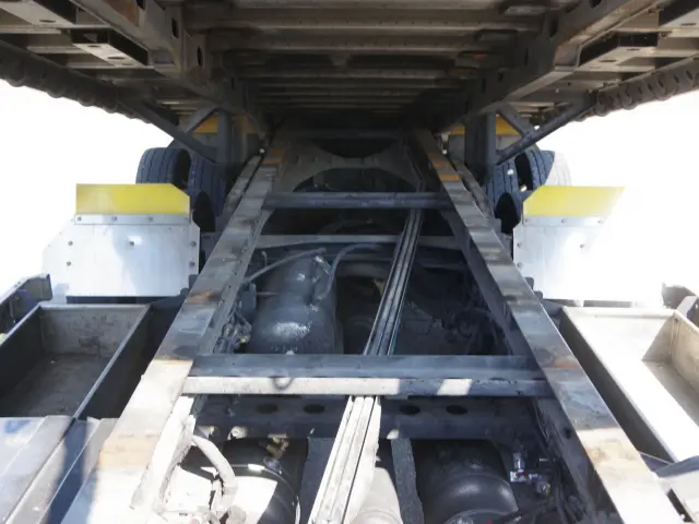 いすゞ ギガ QKG-CYH77A(8x4)の写真9