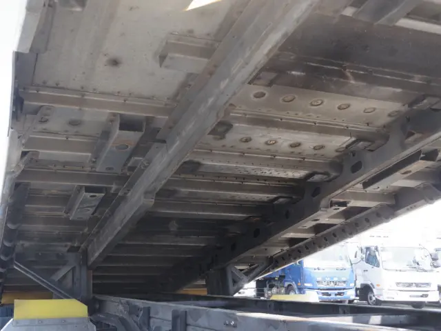 いすゞ ギガ QKG-CYH77A(8x4)の写真10