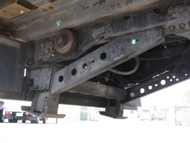 いすゞ ギガ QKG-CYH77A(8x4)の写真11