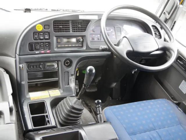 いすゞ ギガ QKG-CYH77A(8x4)の写真39