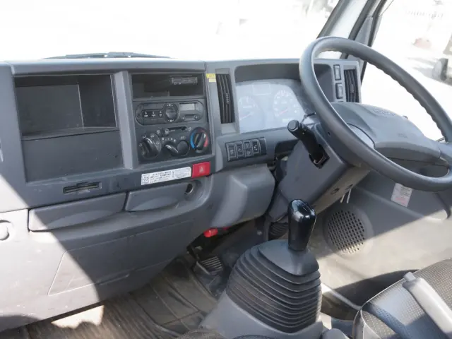 いすゞ エルフ TPG-NJR85AN(2WD)の写真28