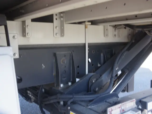 いすゞ フォワード 2RG-FRR90T4(2WD)の写真7